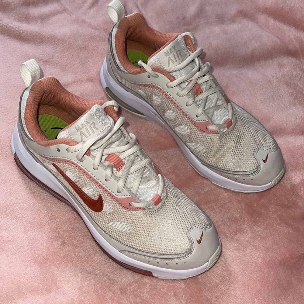 Nike Air Max AP women’s size 11